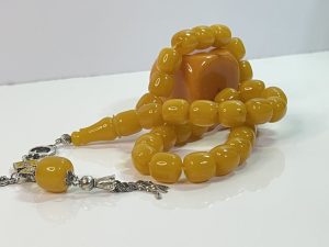 تسبیح سندلوس زرد رگه دار