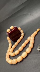 تسبیح سندلوس سفید شیری